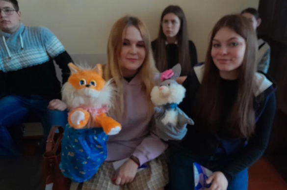 Учащиеся школы посетили мастер-класс по кукольному театру в Варваровском ДК.